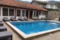 Casa 6 habitaciones 650 m² Zelenika, Montenegro