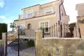 Villa de tres dormitorios 150 m² Orihuela, Španjolska