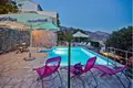 5 room house 330 m² Zrnovnica, Croatia