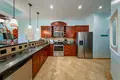 Condo z 2 sypialniami 129 m² West Bay, Honduras