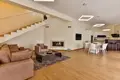 Вилла 3 спальни 240 м² Тиват, Черногория