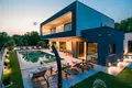 4 bedroom house 295 m² Makarska, Croatia