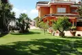 Villa de 7 dormitorios 400 m² Roma, Italia