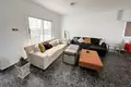 Mieszkanie 3 pokoi 180 m² Nikozja, Cypr