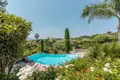 Villa de tres dormitorios 280 m² Francia, Francia