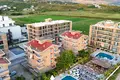 Apartamento vacacional de lujo en alquiler diario junto a la playa y con piscina en Radhima Vlora, Albania