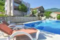 Villa de 4 dormitorios 260 m² Bijela, Montenegro