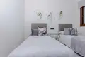Mieszkanie 3 pokoi 70 m² Torrevieja, Hiszpania