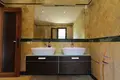 4-Schlafzimmer-Villa 208 m² Estepona, Spanien