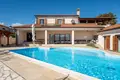 Villa de 4 dormitorios 398 m² Pola, Croacia