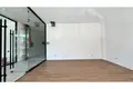 Office 1 room 31 m² in Tirana Municipality, Albania