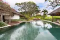 Wohnung 2 Schlafzimmer 283 m² Kerobokan Kelod, Indonesien
