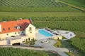 Hotel 2 437 m² Monoszlo, Węgry