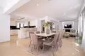 Villa de tres dormitorios 300 m² en Peyia, Chipre