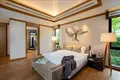 Wohnkomplex Complex of villas with swimming pools and jacuzzis directly on Bang Tao Beach, Phuket, Thailand