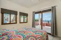 4 bedroom house 44 508 m² West Bay, Honduras