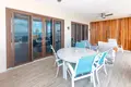 Piso independiente 17 habitaciones 1 087 m² Roatán, Honduras