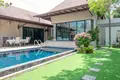 Villa mit 2 Schlafzimmern 250 m² Rawai, Thailand