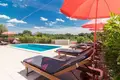 villa de 5 dormitorios 220 m² Roviño, Croacia