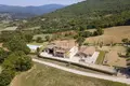 Propiedad comercial 982 m² en Poppi, Italia