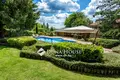 House 550 m² Godollo, Hungary