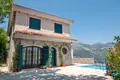 Villa de 9 habitaciones 241 m² Kostanjica, Montenegro