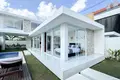 Haus 4 Schlafzimmer 185 m² Kerobokan Kelod, Indonesien