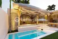 Villa mit 2 Schlafzimmern  Kerobokan Kelod, Indonesien