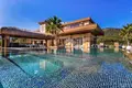 Townhouse 4 bedrooms 300 m² Kemer, Turkey