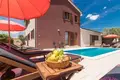 villa de 5 dormitorios 220 m² Roviño, Croacia