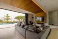 4-Schlafzimmer-Villa 702 m² lAlfas del Pi, Spanien