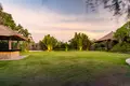 Apartment 8 bedrooms 1 700 m² Kerobokan, Indonesia