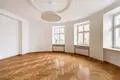 Commercial property 3 rooms 84 m² in Warsaw, Poland