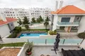 Wohnkomplex Moradia T3 Renovada em Condomínio com Piscina – Monte Estoril