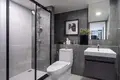 Complexe résidentiel New high-rise residential complex with swimming pools and a spa in the central business district of Bangkok, Thailand