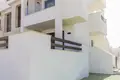 Mieszkanie 4 pokoi 71 m² Torrevieja, Hiszpania
