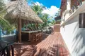 Condo 17 bedrooms 1 087 m² Roatan, Honduras