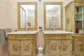 Villa de tres dormitorios 33 000 m² Castel dArio, Italia