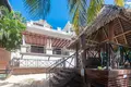 Condo 17 bedrooms 1 087 m² Roatan, Honduras
