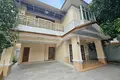 Villa de 4 habitaciones 360 m² en Sangkat Phsar Daeum Thkov, Camboya