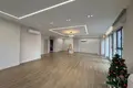 Oficina 4 habitaciones 210 m² en Tirana Municipality, Albania
