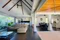 Villa mit 2 Schlafzimmern 318 m² Rawai, Thailand