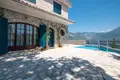Villa de 9 habitaciones 241 m² Kostanjica, Montenegro