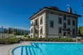 Villa 10 bedrooms 1 300 m² Luino, Italy