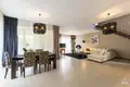 Haus 6 zimmer 312 m² Riga, Lettland