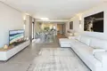 Mieszkanie 2 pokoi 125 m² Marbella, Hiszpania