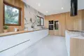 Дом 7 комнат 288 м² Констанцин-Езёрна, Польша