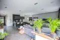 Mieszkanie 4 pokoi 145 m² Warszawa, Polska