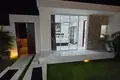 4 bedroom apartment 185 m² Kerobokan Kelod, Indonesia