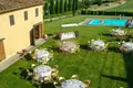 Nieruchomości komercyjne 870 m² Arezzo, Włochy